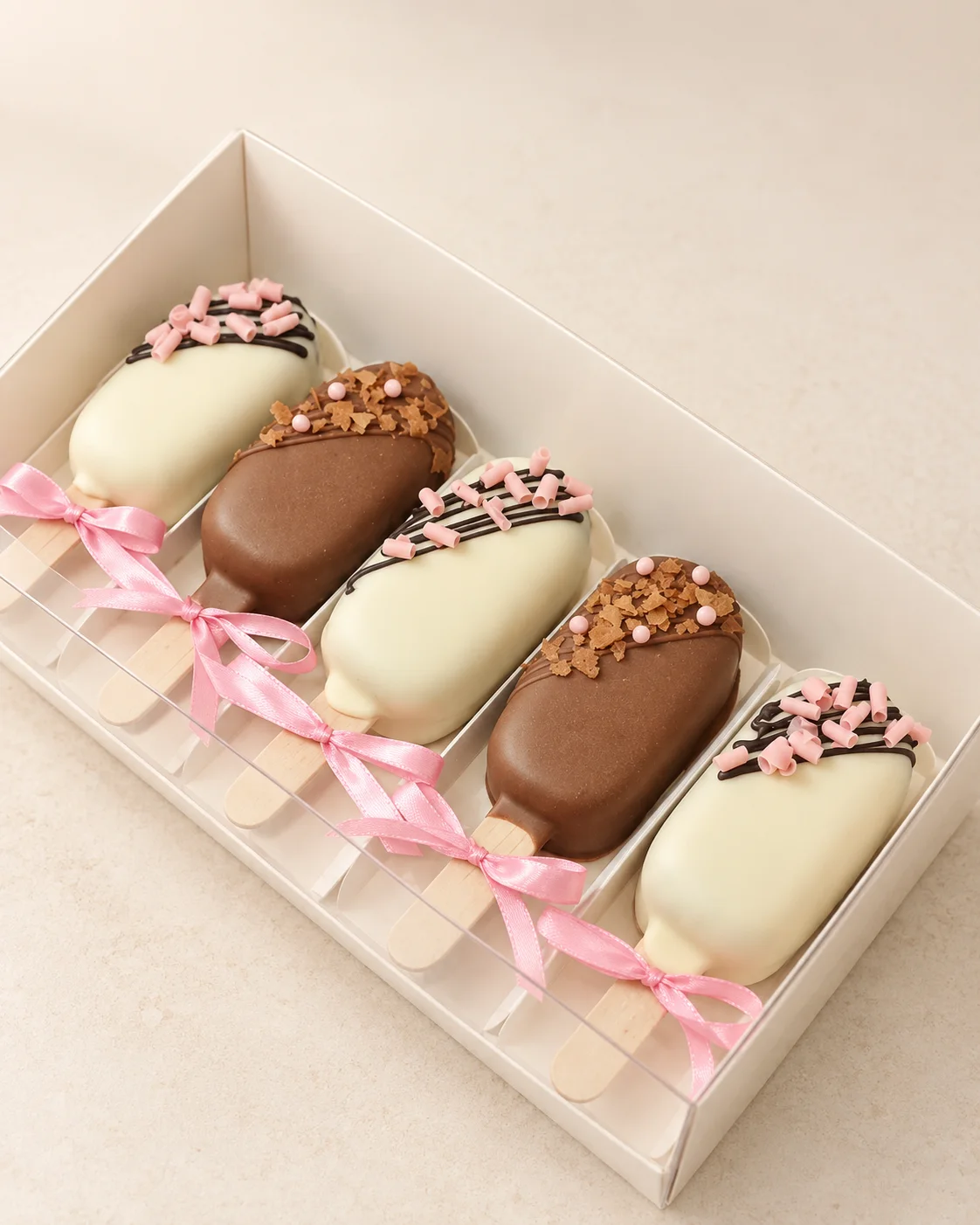 Desserts am Stiel in einer Schachtel