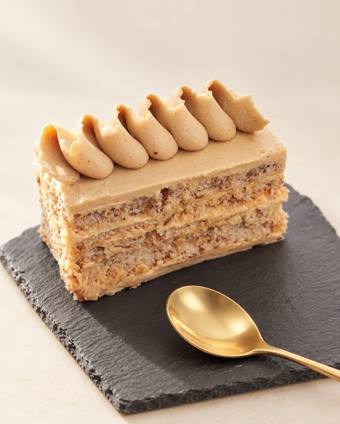 Schichttörtchen mit Cremedekor
